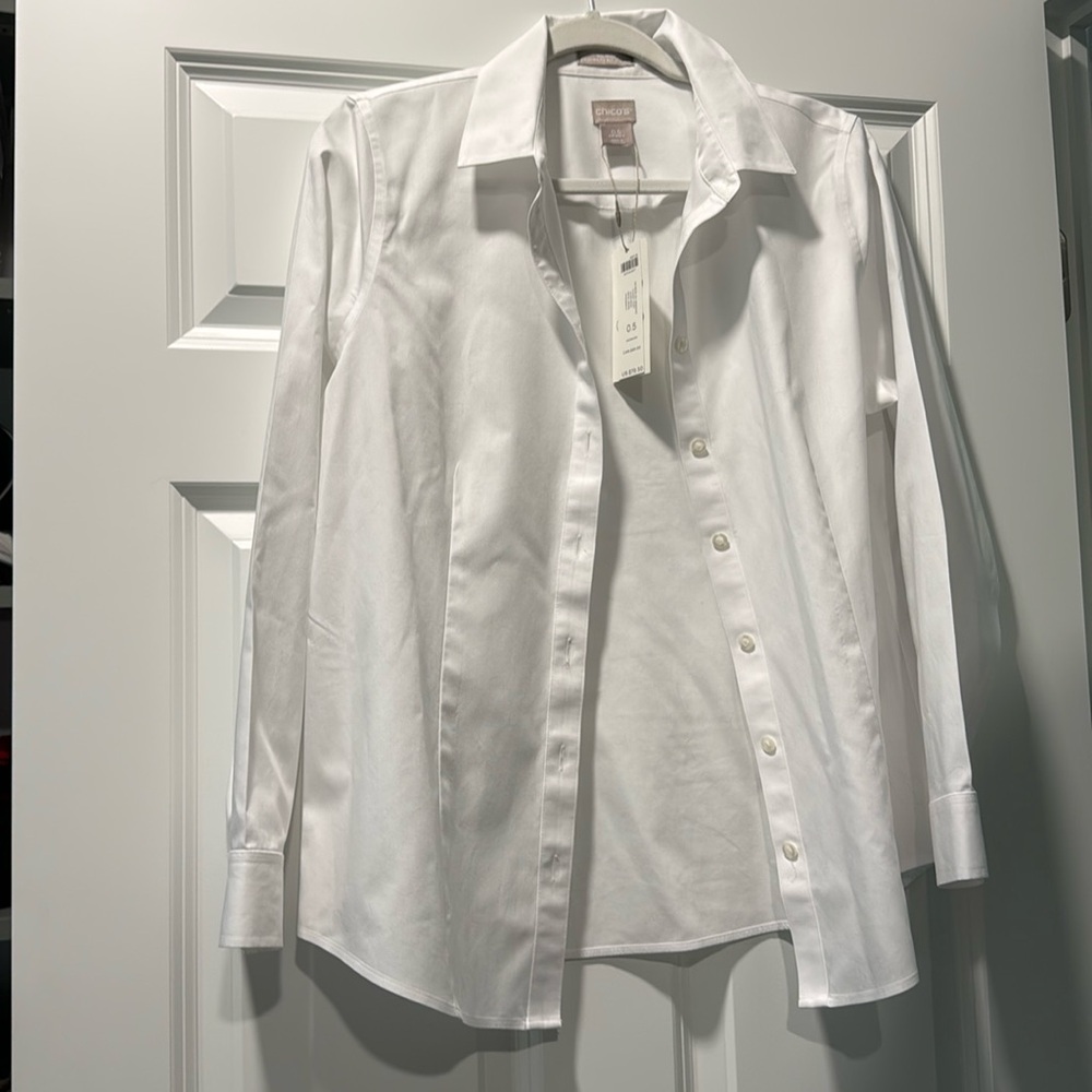 Chico's No Iron White 80% cotton 20% poly Button Down Shirt Sz 0.5 NWT
